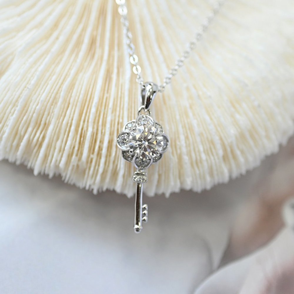 Certified 1ct. t.w. Moissanite Diamond Flower Key Necklace NEW - Picture 4 of 16